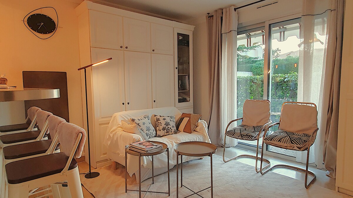 Proprietà Airbnb di successo: Apt 2 P. + outdoor + pool + air conditioning near beach a Mandelieu La Napoule