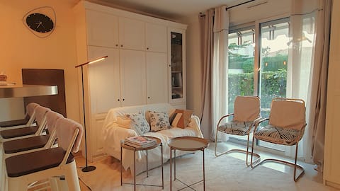 Propriété Airbnb réussie: Apt 2 P. + outdoor + pool + air conditioning near beach à Mandelieu La Napoule