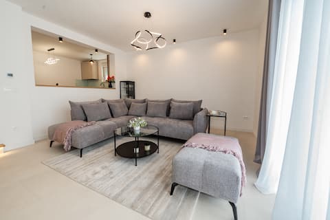 Popular Airbnb listing: Villa Katmari with heated pool in Kaštel Stari