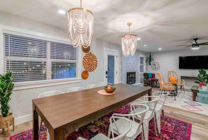 Trendy South Congress Retreat gallery image 4