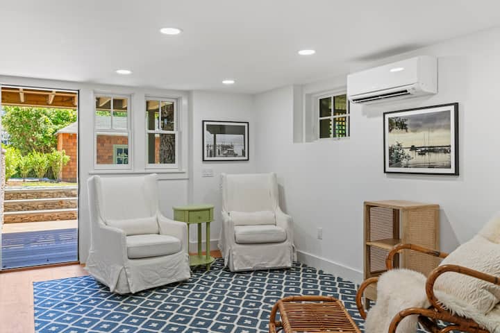 East Ferry Cottage - Jamestown, RI