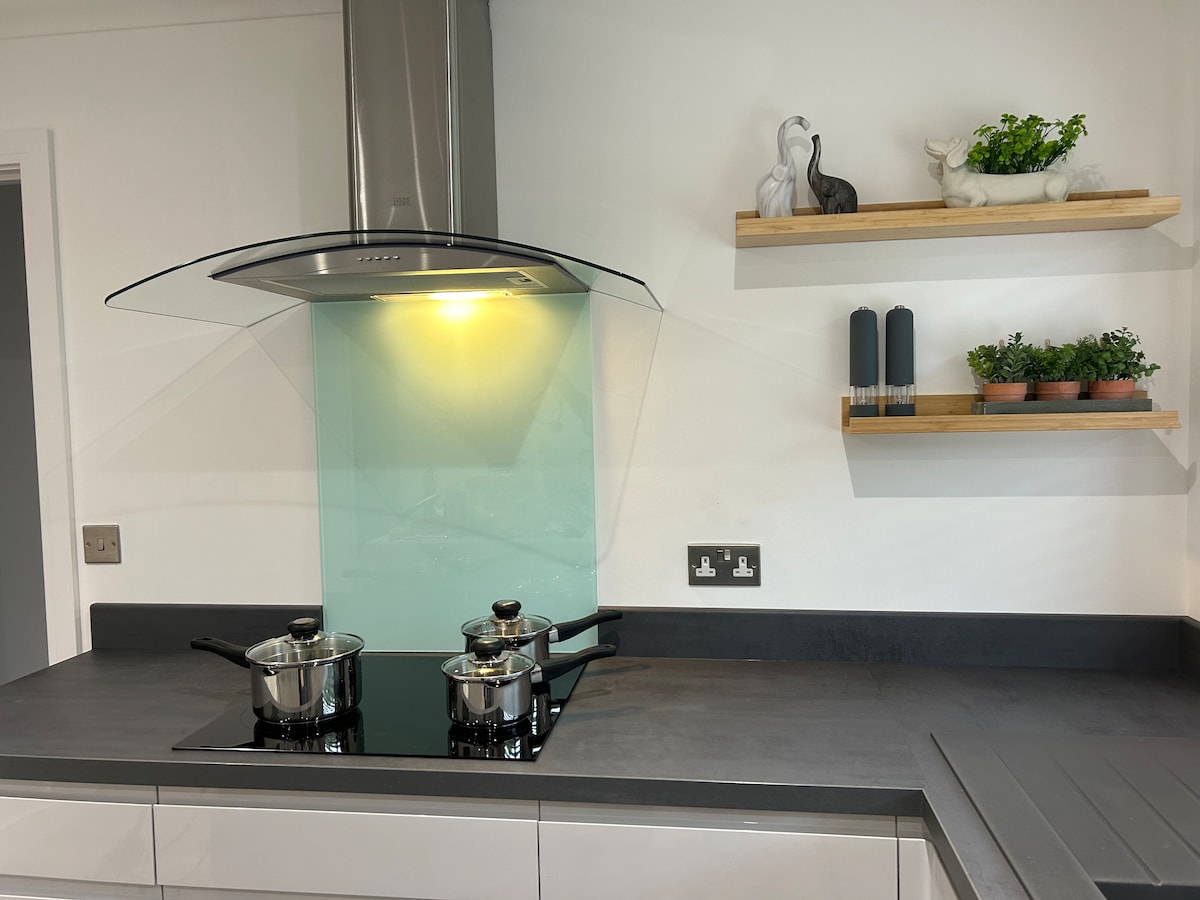 Fully Refurbished Quiet Location