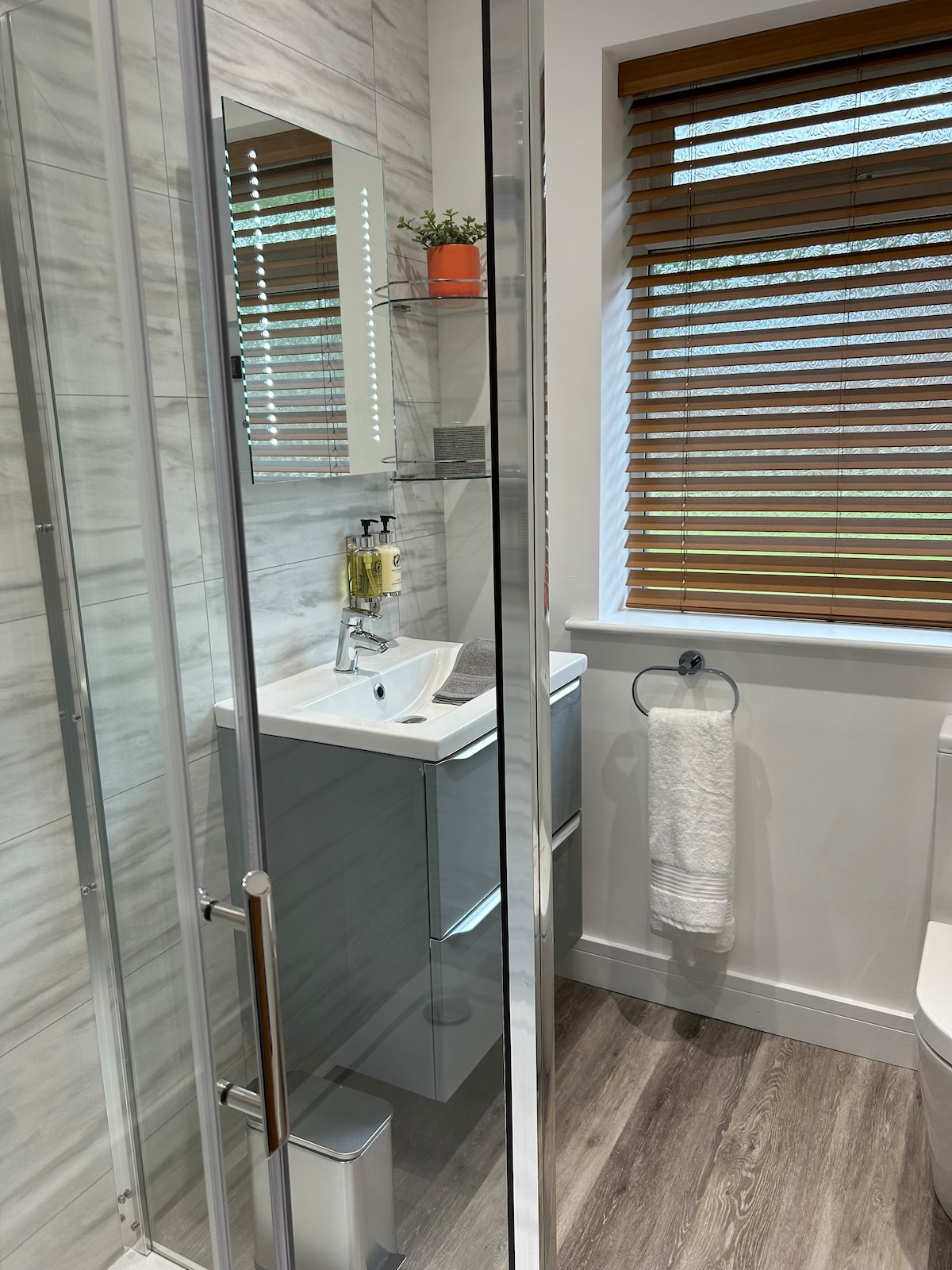Fully Refurbished Quiet Location