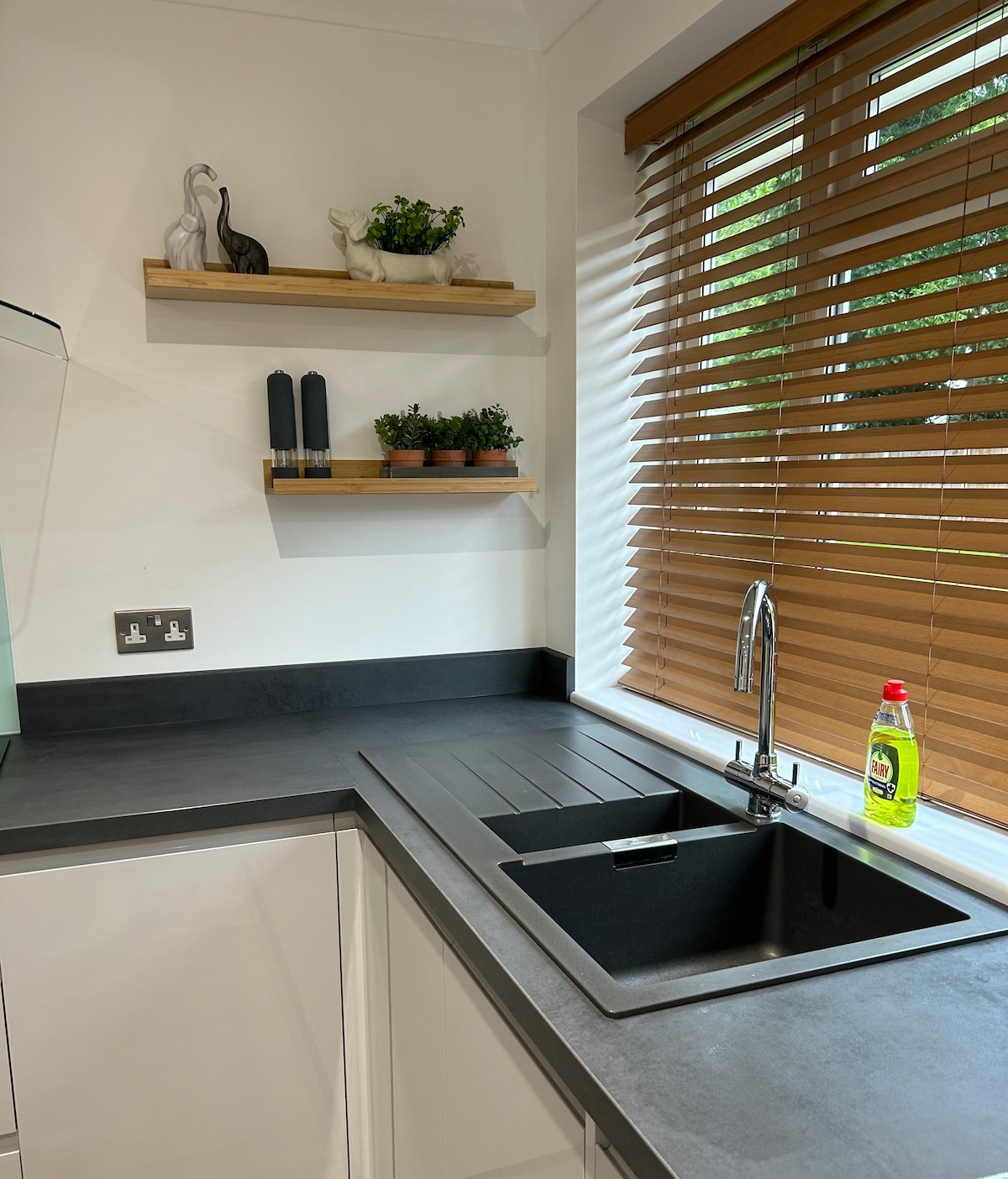 Fully Refurbished Quiet Location