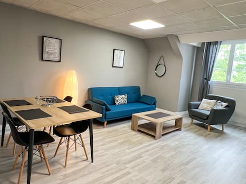Modern 2-bedroom apartment - center