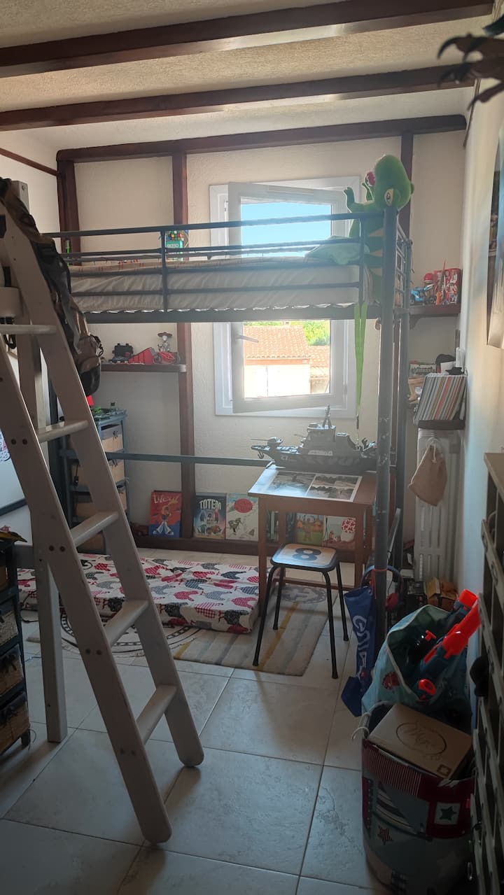 ห้องนอน 2
เตียงลอฟท์ 2 หลัง