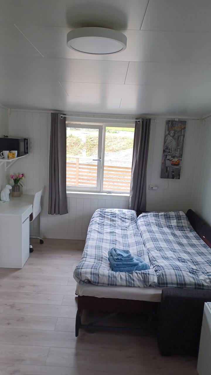 โซฟาเบดพร้อมท็อปเปอร์ที่นอนเพื่อความสะดวกสบายที่ดีขึ้น