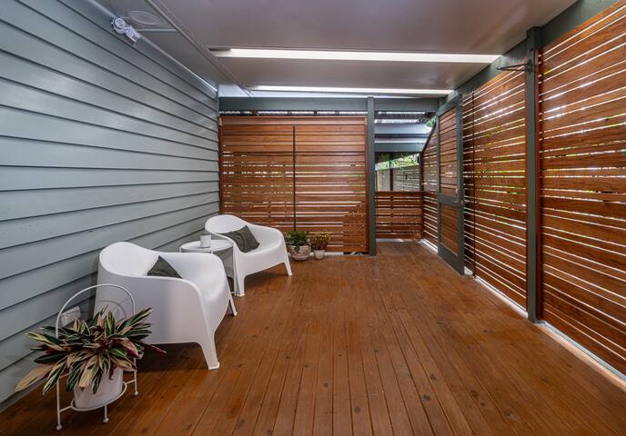 Quiet House in a Green Space gallery image 2