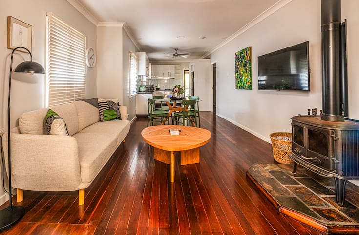 Quiet House in a Green Space gallery image 3