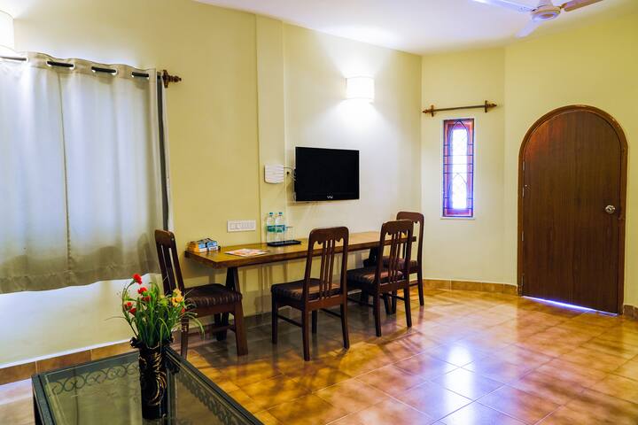 Dining area image 1