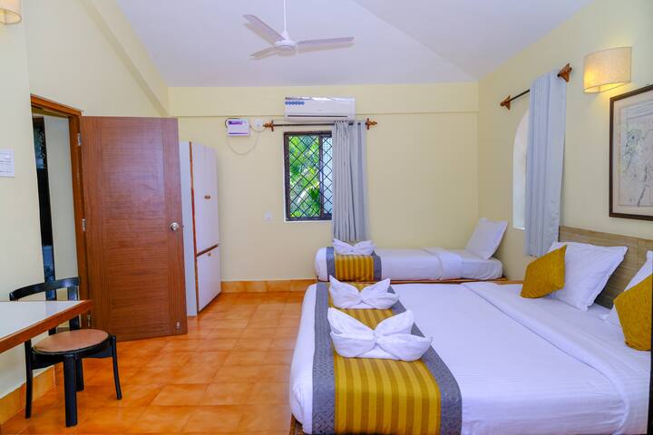 Bedroom 1 image 3