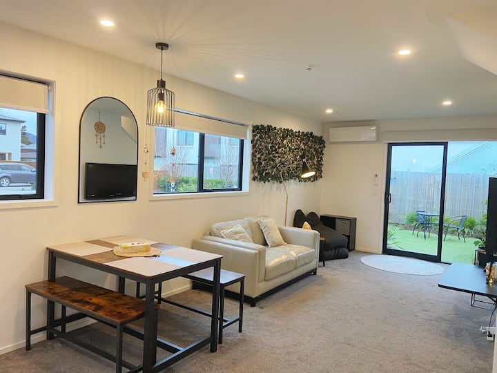 Stylish Townhouse Near Stadium - Christchurch