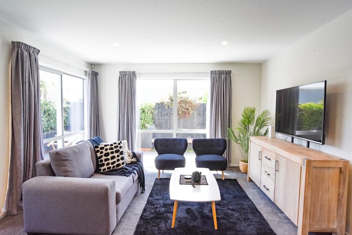 New Central Retreat: Includes Luxury King Beds - Governors Bay