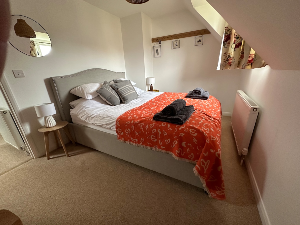 Dhoma e gjumit "Holly Cottage "1, krevat i rehatshëm" king-size ".