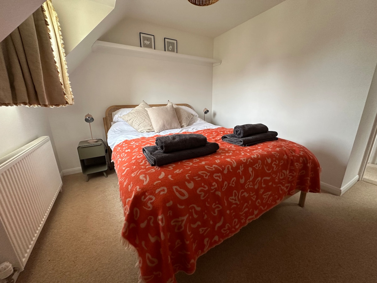 Dhoma e gjumit "Holly Cottage "2, krevat i rehatshëm" king-size ".