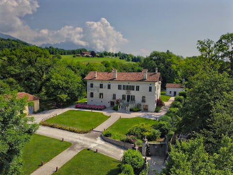 Villa Veneta between the Dolomites and the Prosecco Hills