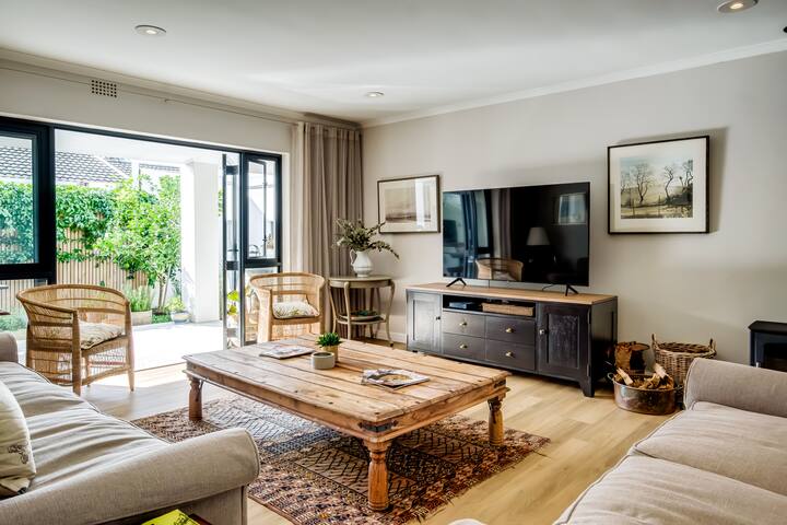 Constantia home, 3BDR with Pool + on Wine-Route gallery image 3