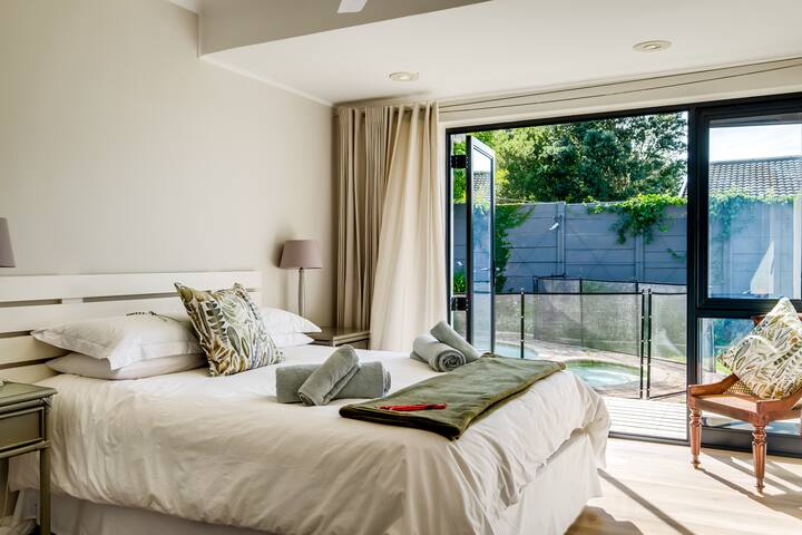 Constantia home, 3BDR with Pool + on Wine-Route gallery image 4