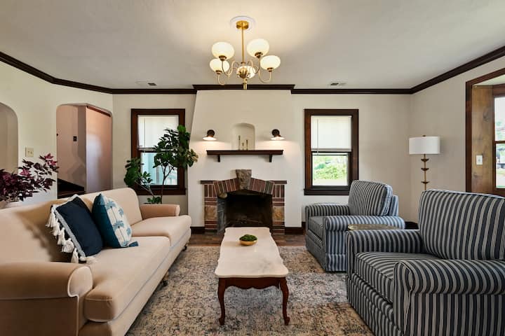 New!turn Of The Century! Pets Allowed! Huge! - Belton, MO