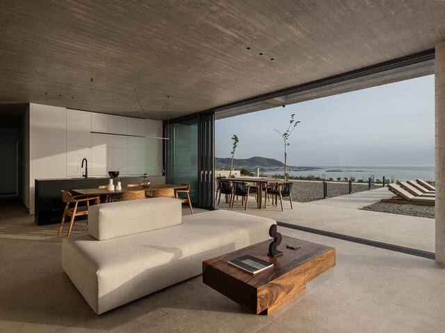 Inspiring Industrial Design Villa with Sea Views gallery image 4