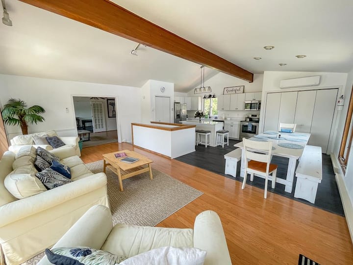 Sandals On The Bay | Pool/spa | Steps From The Bay - Cape May, NJ