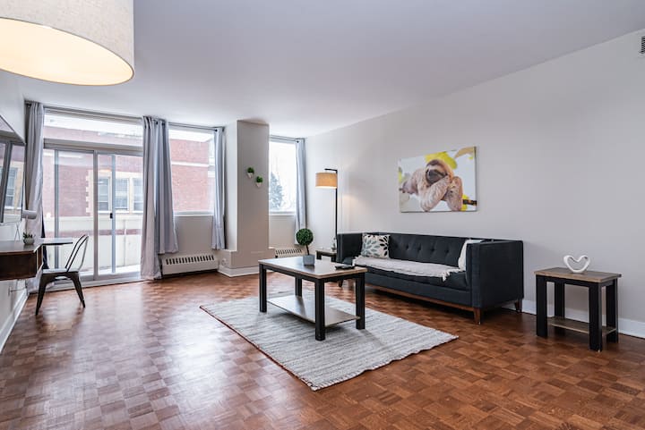 Modern 2br | Spacious | Near Mcgill University - 