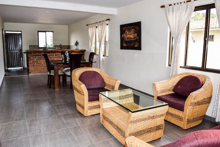 Villa Canario: Cozy Getaway For 5 In Coffee Axis - Quimbaya