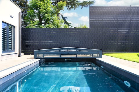 "Luxurious Escape: Private parking-Pool & jacuzzi
