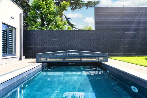 "Luxurious Escape: Private parking-Pool & jacuzzi