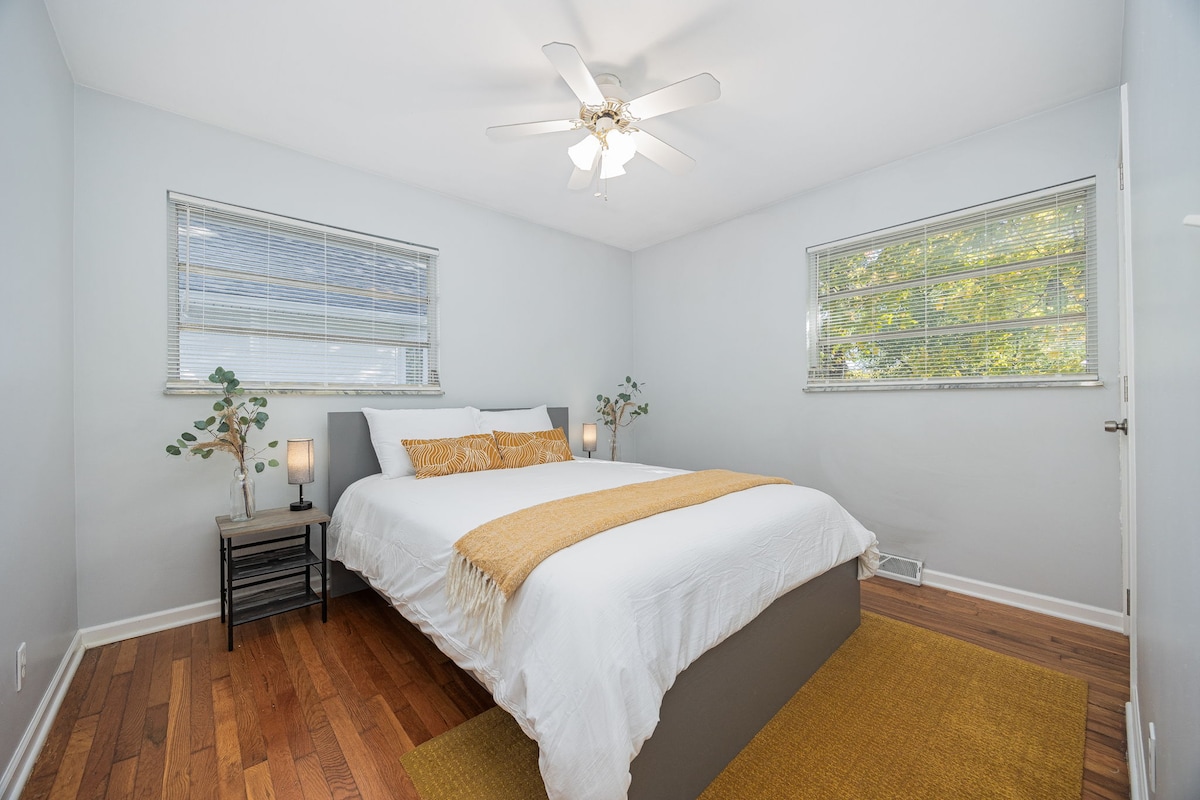 Menšia manželská posteľ 