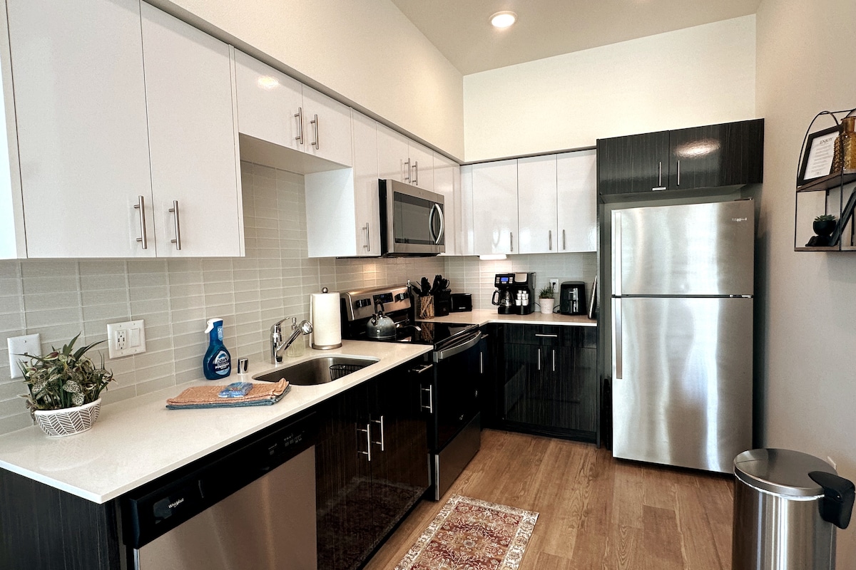 Your kitchen is stocked with quality backing sheets, utensils, bowls, glassware and nonstick pans.