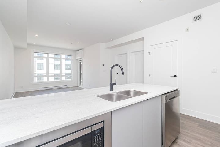 New Lake View Condo In Langford - Langford