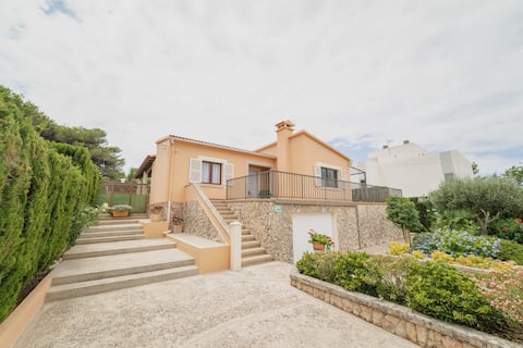 Top Airbnb: "S'ALAVERN" Cozy Holiday Villa in Llucmajor