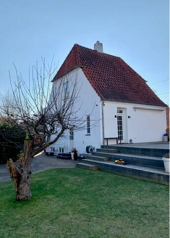 Idyllisk hus tæt på centrum gallery image 3