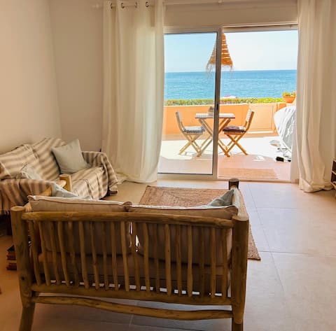 Propiedad de Airbnb exitosa: Nudist Beachfront Apartment en Vera