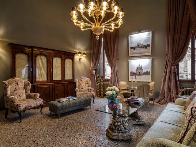 Athena Luxe gallery image 5