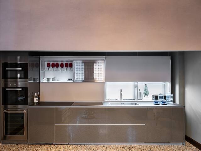 Athena Luxe gallery image 3