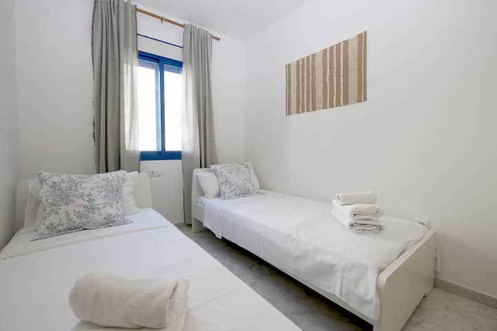 Трета спална соба опремена со два единечни кревета 