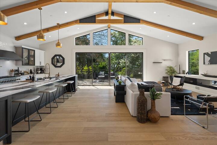 Oakland Hills Farmhouse Stunner + Game Room + A/C gallery image 2