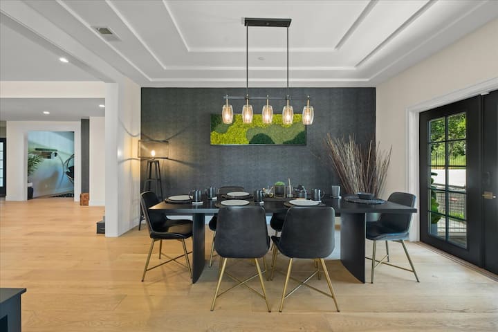 Oakland Hills Farmhouse Stunner + Game Room + A/C gallery image 4