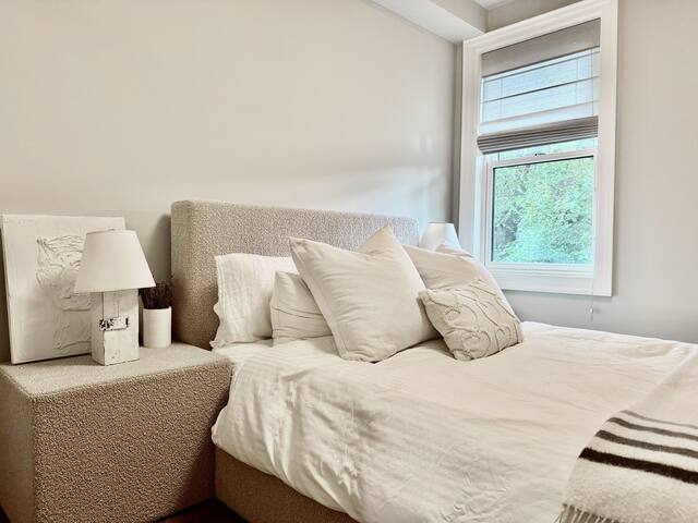 Office | Chef Kitchen | 2 Fireplaces | 4 floors gallery image 5