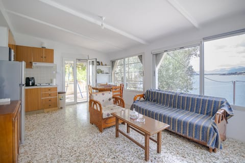 Popular Airbnb listing: Sunset Serenity Salamina in Δήμος Σαλαμίνας