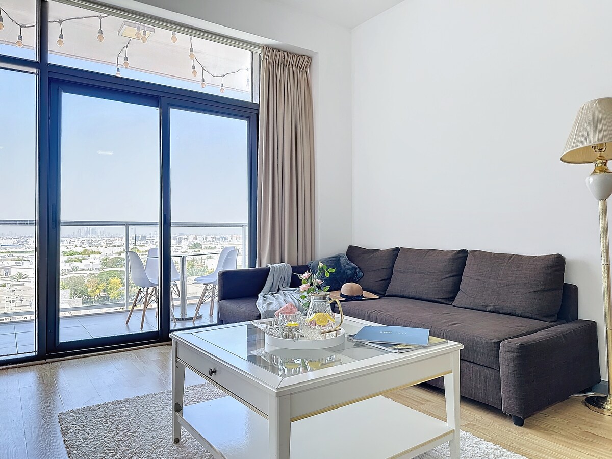 Top Airbnb: Modern 1 Bedroom in Dubai Oasis in Nad Hessa