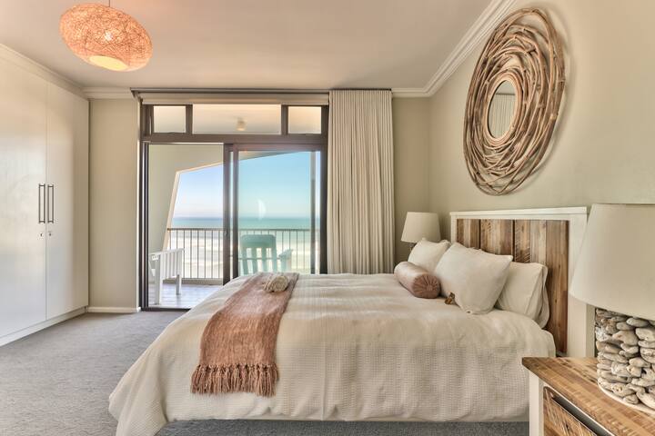 Luxurious Beach Front apartment with balcony gallery image 4