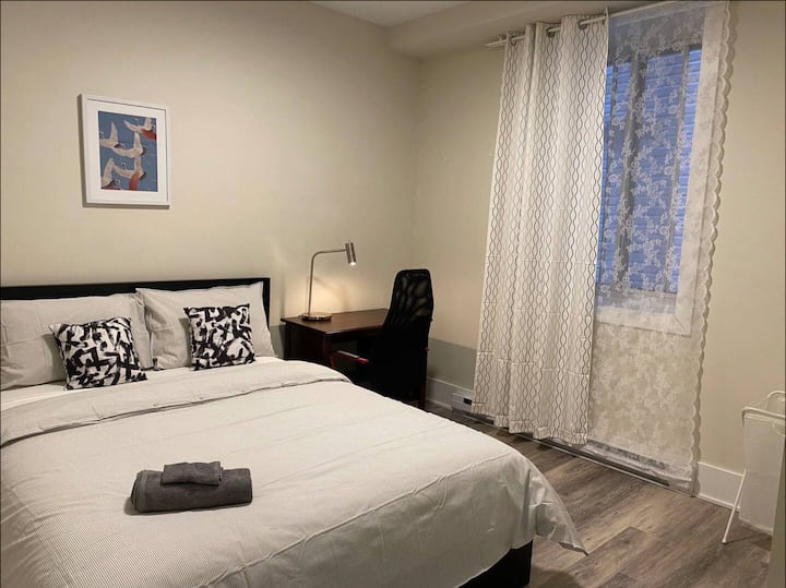 Warm stays near city center Decarie 203 - 3
