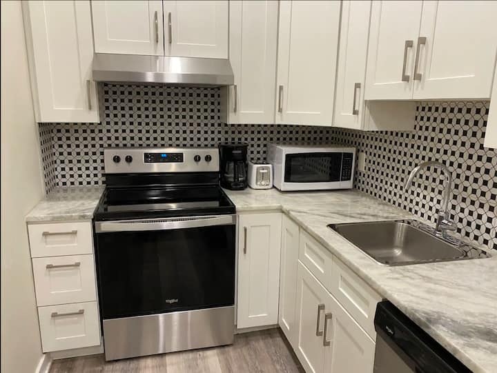 Warm stays near city center Decarie 203 - 2