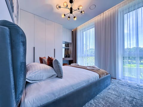 Lakeview city center apartment