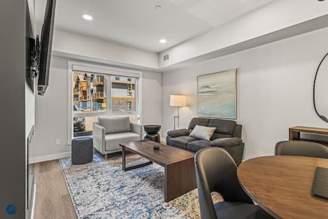 Popular Airbnb listing: 1 Bed/1 Bath Sparrowhawk Resort-1st Floor-Sleeps 4 in Bighorn No. 8