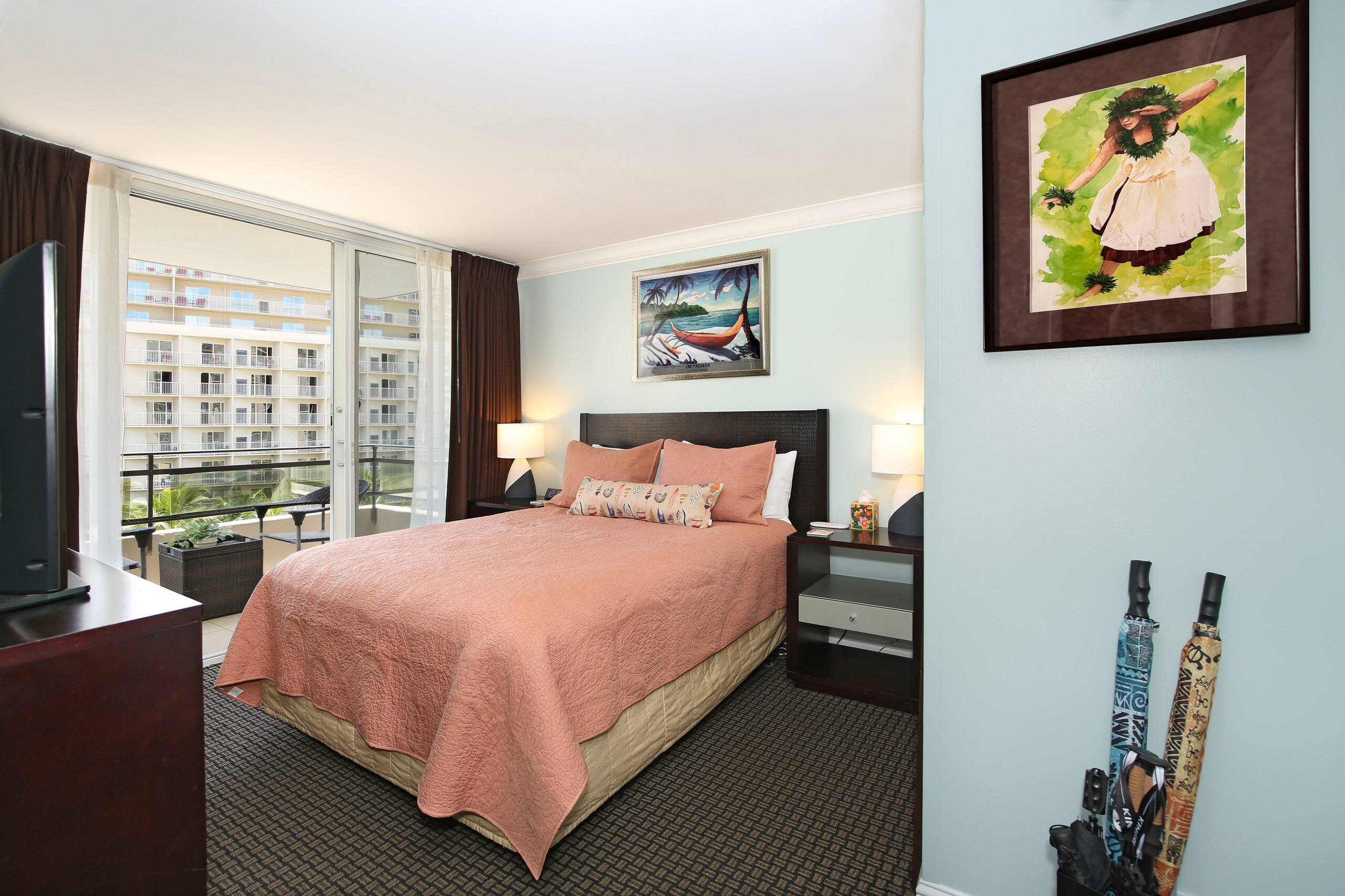 Condo in Honolulu · ★4.75 · 2 bedrooms · 4 beds · 1 private bath - Image 16