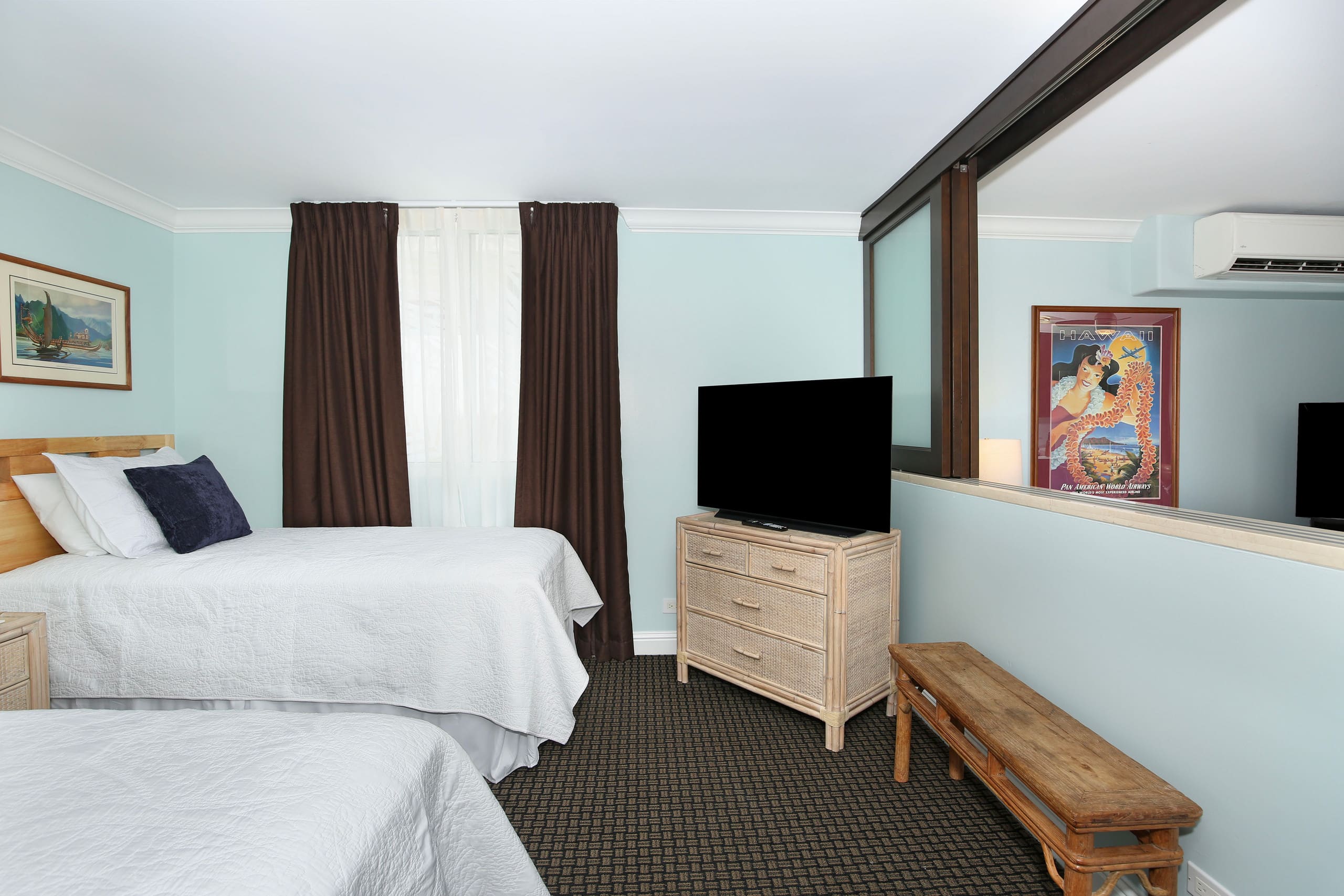 Condo in Honolulu · ★4.75 · 2 bedrooms · 4 beds · 1 private bath - Image 18